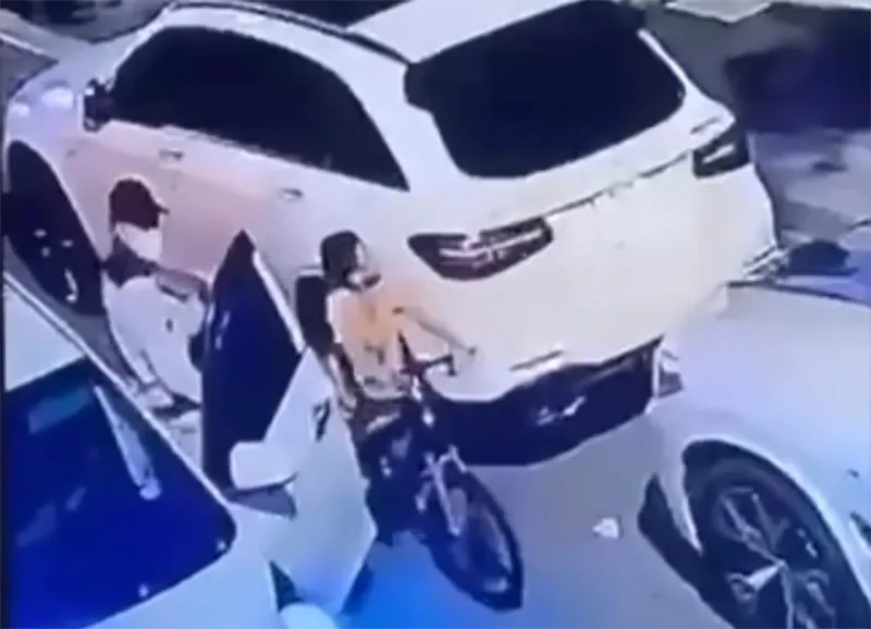 be-trai-o-ha-noi-dang-di-xe-dap-thi-bi-bat-coc-ke-xau-doi-15-ty-tien-chuoc-1