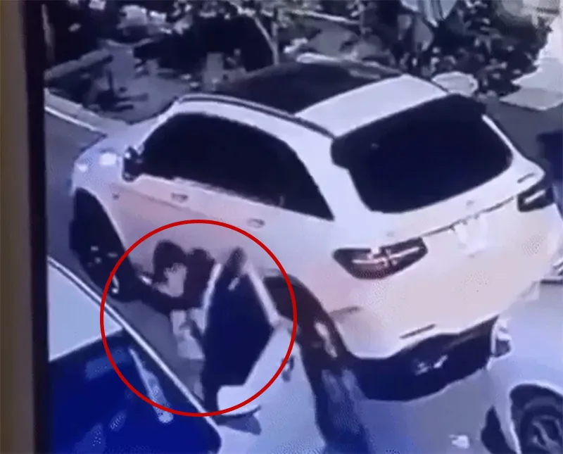 be-trai-o-ha-noi-dang-di-xe-dap-thi-bi-bat-coc-ke-xau-doi-15-ty-tien-chuoc-3