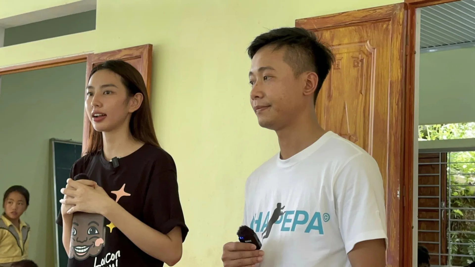 thuy-tien-lien-tuc-dinh-han-bi-mang-vi-dang-anh-tuoi-cuoi-luc-y-nhi-gap-chuyen-bi-hoi-don-ve-quang-linh-4