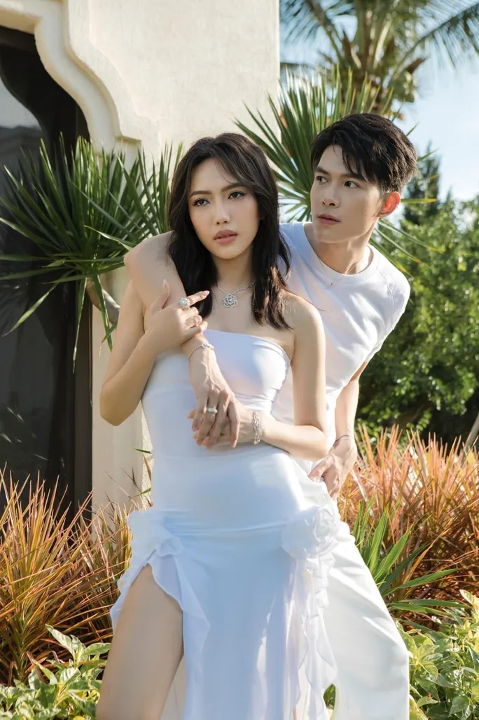 anh-tu-lo-dien-voi-dien-mao-khac-la-hau-lum-xum-voi-dieu-nhi-1