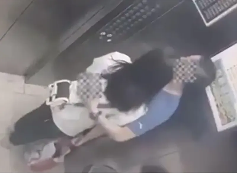 bat-qua-tang-thay-giao-co-hanh-dong-than-mat-voi-phu-huynh-hoc-sinh-trong-thang-may-thai-do-gia-dinh-the-nao-1