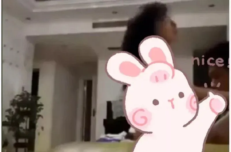 bat-qua-tang-thay-giao-co-hanh-dong-than-mat-voi-phu-huynh-hoc-sinh-trong-thang-may-thai-do-gia-dinh-the-nao-3