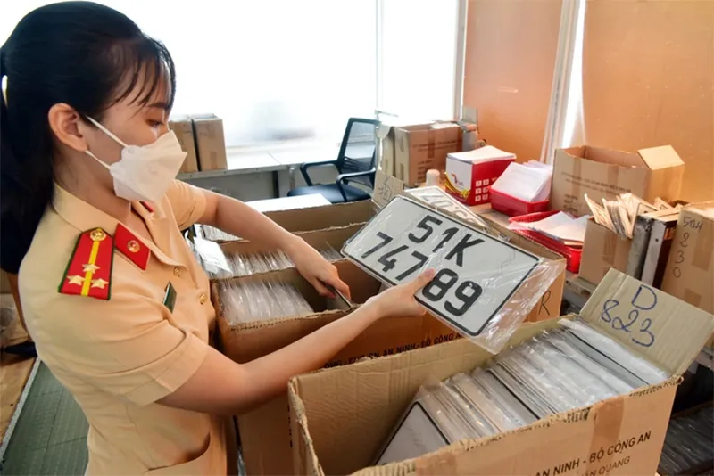 lien-he-chu-cu-xe-may-kho-nhu-len-troi-nhieu-nguoi-danh-gat-dau-thay-bien-so-dinh-danh-moi-5