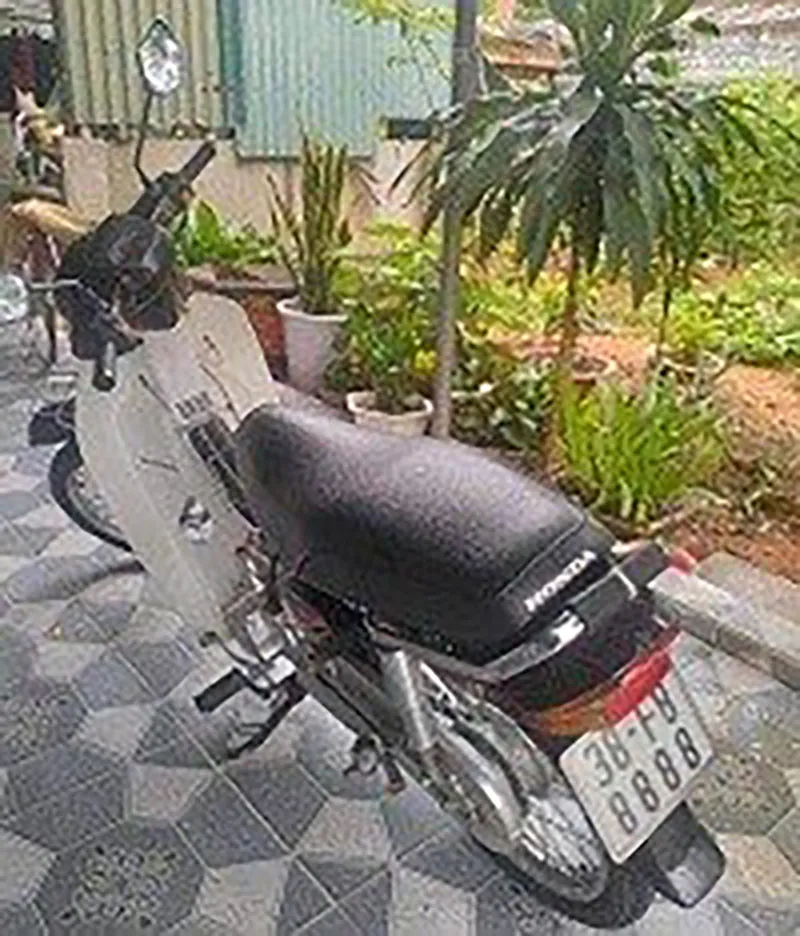 danh-tinh-chu-nhan-chiec-honda-dream-doi-2003-co-bien-so-vip-tu-quy-8-la-ai-1