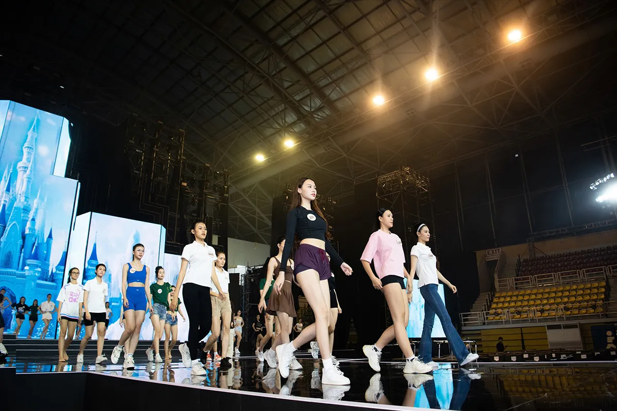 thi-sinh-miss-grand-vietnam-2023-tap-ho-ten-truoc-them-chung-khao-netizen-soi-mat-moc-dinh-chop-1