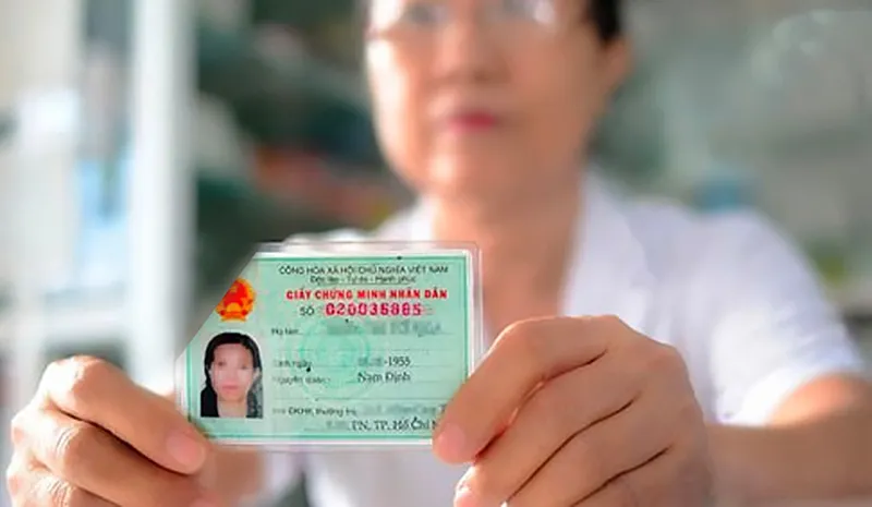 tu-9-2023-ai-co-cccd-gan-chip-ma-con-giu-cmnd-cu-thi-tuyet-doi-luu-y-5-dieu-nay-keo-bi-phat-4