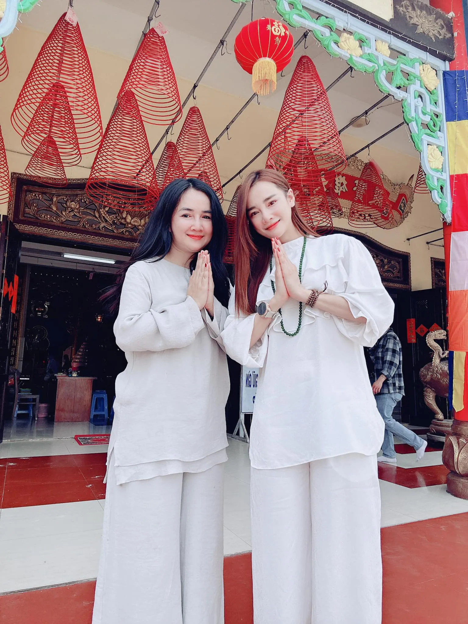 nha-phuong-dien-do-trang-lan-at-co-dau-trong-dam-cuoi-nhung-duoc-khen-vi-ly-do-ngoai-le-5