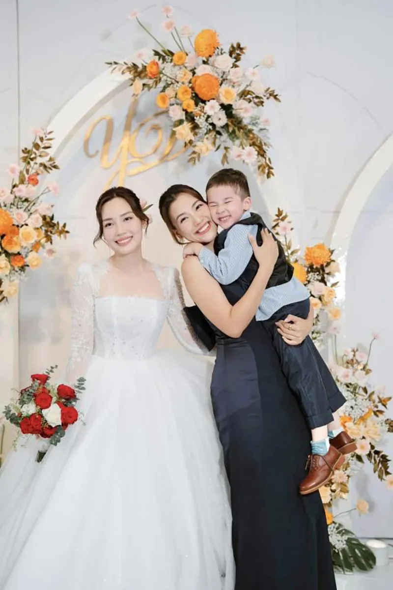 nha-phuong-dien-do-trang-lan-at-co-dau-trong-dam-cuoi-nhung-duoc-khen-vi-ly-do-ngoai-le-7