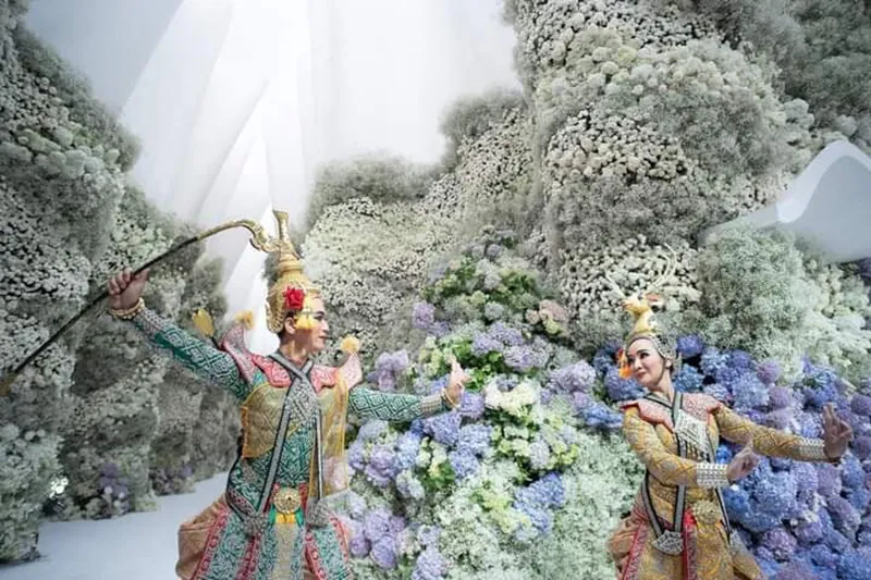 sung-so-tang-le-hoanh-trang-cua-gioi-sieu-giau-hang-ngan-hoa-tuoi-nhu-cong-thien-dang-4