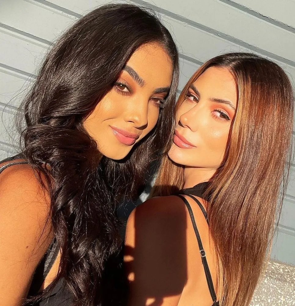 chuyen-tinh-yeu-cua-cap-hau-miss-grand-international-luc-di-thi-la-doi-thu-thi-xong-thanh-vo-chong-2