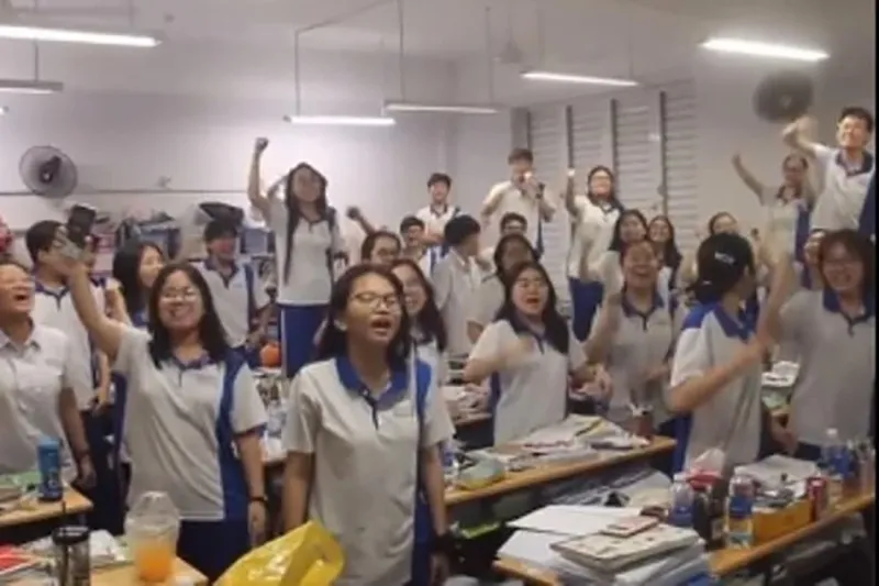 mot-lop-hoc-dinh-cua-dinh-co-100-hoc-sinh-thi-do-cac-truong-khoa-thuoc-nganh-y-1