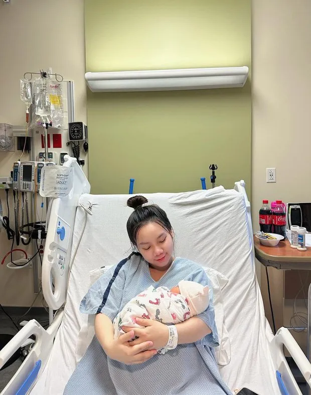 con-gai-5-thang-tuoi-mac-chung-dau-khong-tron-cap-doi-dong-gioi-viet-nam-dua-con-sang-my-dieu-tri-6