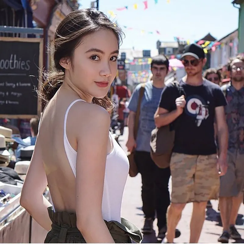 danh-tinh-hot-girl-lao-cong-khai-cau-hon-quang-linh-vlog-nhan-sac-sot-xinh-xich-3