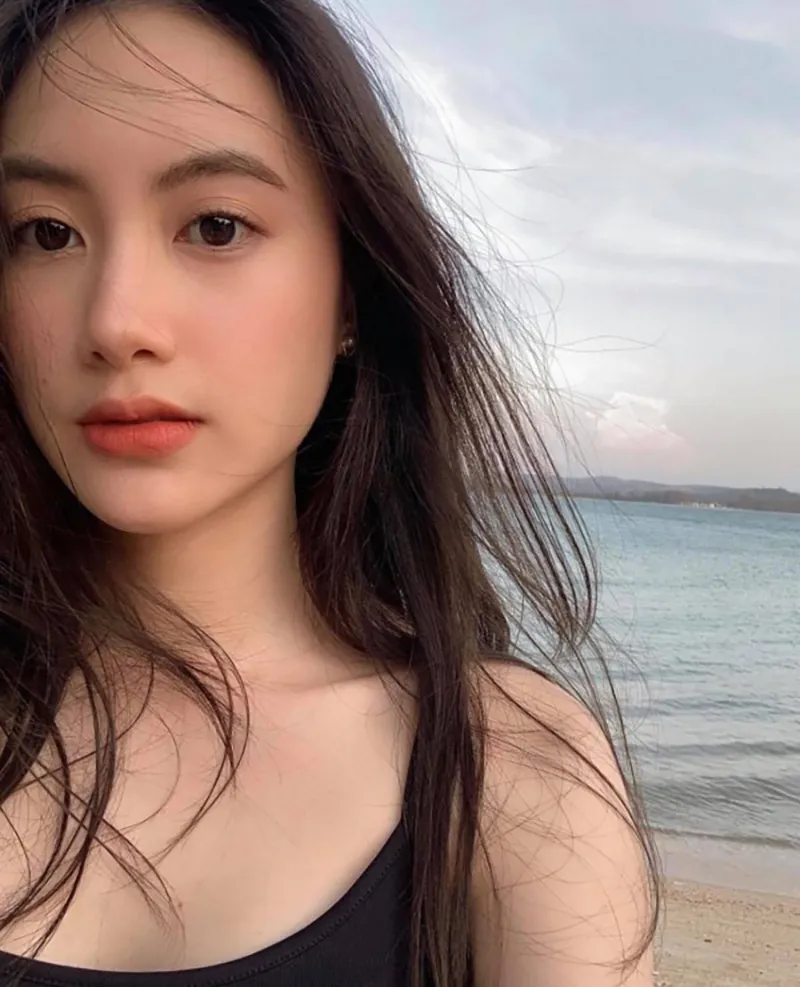 danh-tinh-hot-girl-lao-cong-khai-cau-hon-quang-linh-vlog-nhan-sac-sot-xinh-xich-4