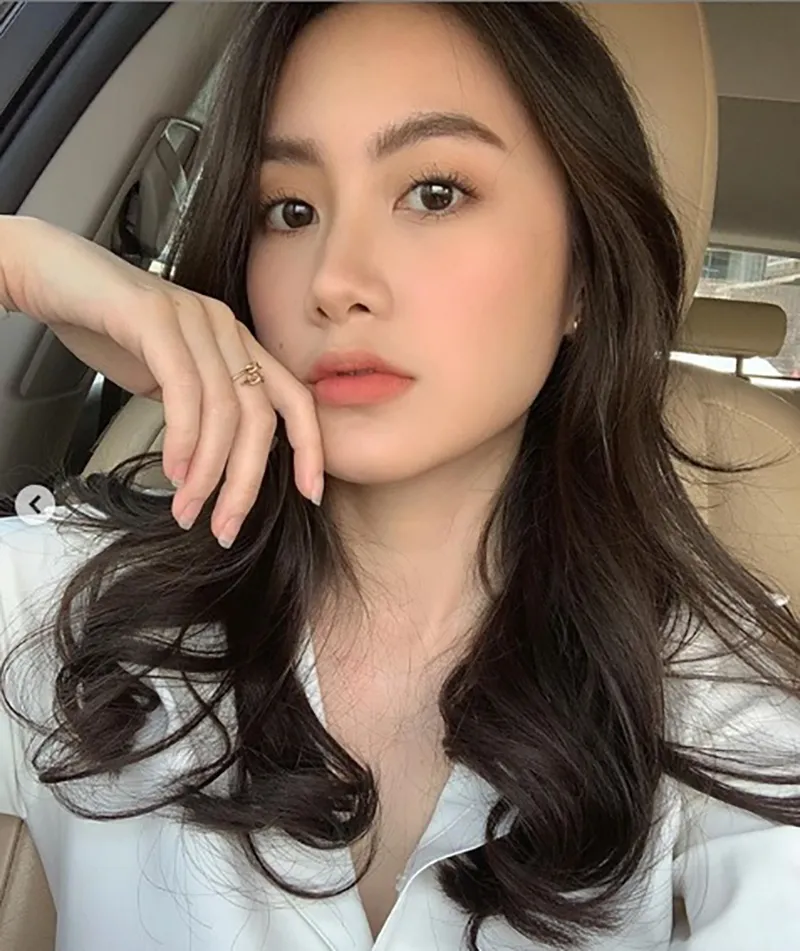 danh-tinh-hot-girl-lao-cong-khai-cau-hon-quang-linh-vlog-nhan-sac-sot-xinh-xich-5