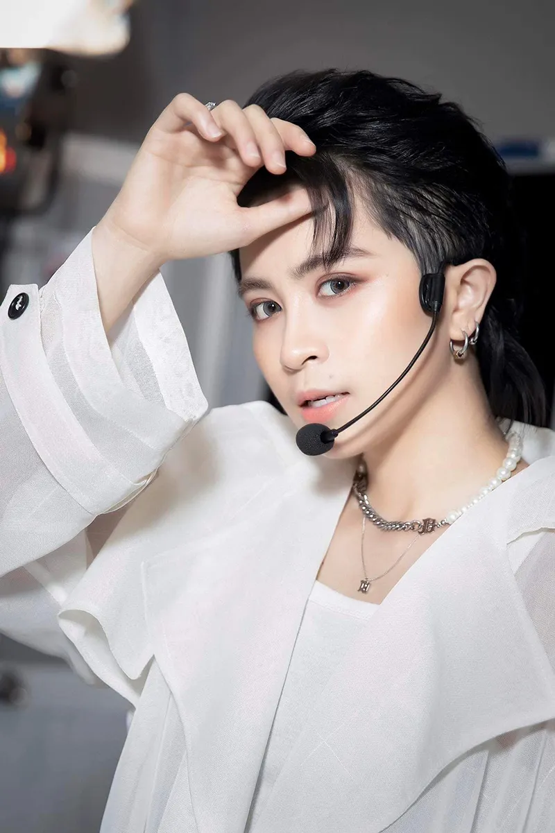 ro-tin-gil-le-tham-gia-chi-dep-dap-gio-re-song-ban-viet-3