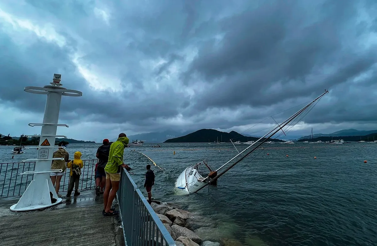 bao-saola-vua-suy-yeu-mot-con-bao-moi-manh-hon-hinh-thanh-du-kien-do-bo-vao-dau-3