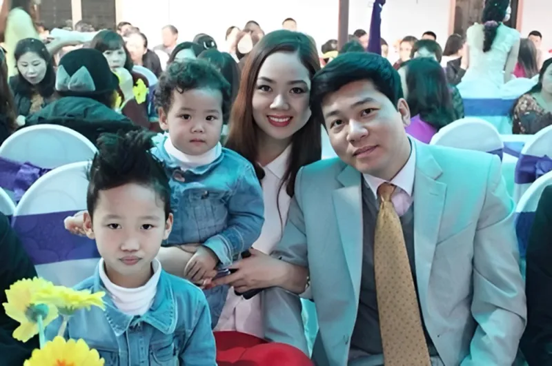 hoa-hau-bi-an-nhat-viet-nam-dang-quang-nam-17-tuoi-tu-bo-showbiz-de-di-du-hoc-gio-ra-sao-3