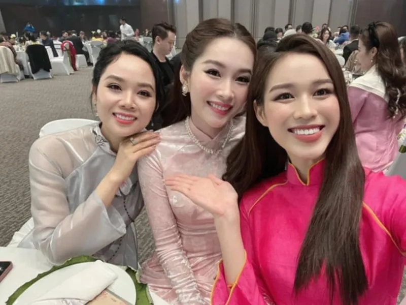 hoa-hau-bi-an-nhat-viet-nam-dang-quang-nam-17-tuoi-tu-bo-showbiz-de-di-du-hoc-gio-ra-sao-5