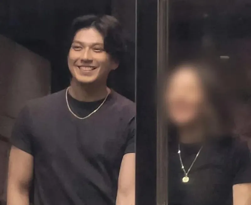 bi-mat-doi-tu-my-nam-dong-zoro-one-piece-hot-nhat-mxh-nghi-co-con-nam-14-tuoi-nhan-sac-cua-vo-gay-sot-4