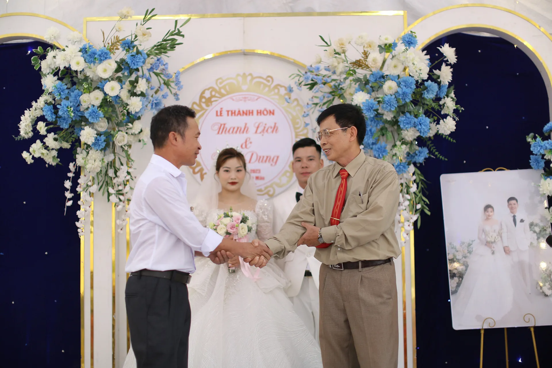 doc-la-gia-dinh-cuoi-vo-moi-cho-con-re-cu-to-chuc-nhu-trai-tan-con-giu-lai-song-chung-nha-3