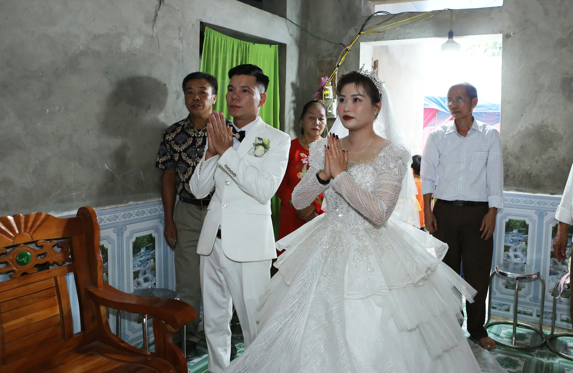 doc-la-gia-dinh-cuoi-vo-moi-cho-con-re-cu-to-chuc-nhu-trai-tan-con-giu-lai-song-chung-nha-4