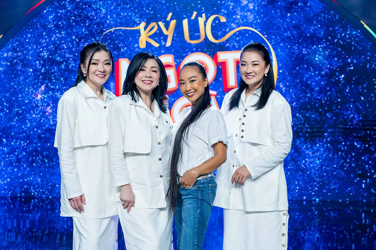 Tam Ca Áo Trắng -   Đoan Trang