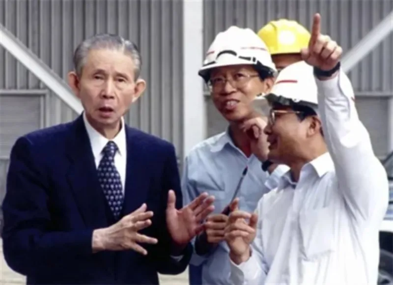 cu-ong-92-tuoi-gui-tiet-kiem-130-nghin-ty-den-luc-mat-con-chau-nga-ngua-khi-biet-so-phi-phai-nop-de-nhan-tien-2