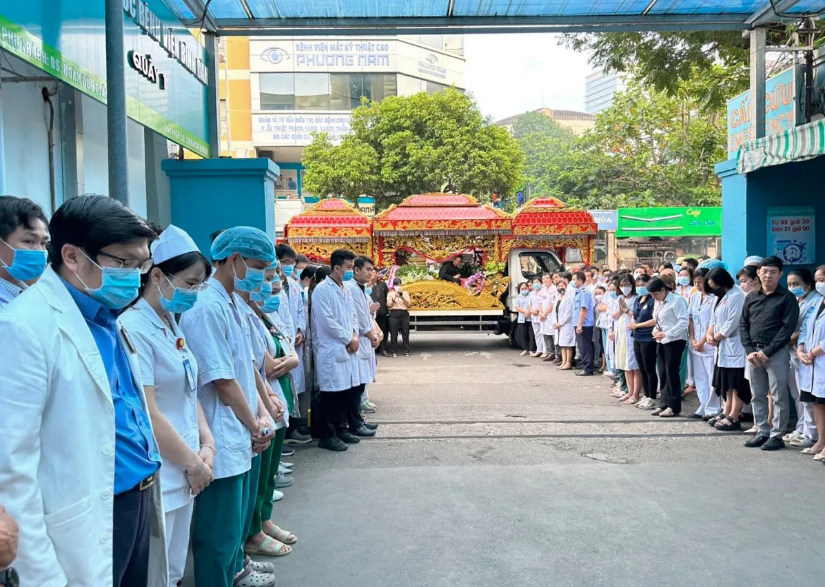 mot-bac-si-5-gio-sang-deu-dan-den-benh-vien-da-qua-doi-o-tuoi-92-hang-dai-y-bac-si-xep-hang-tien-biet-2