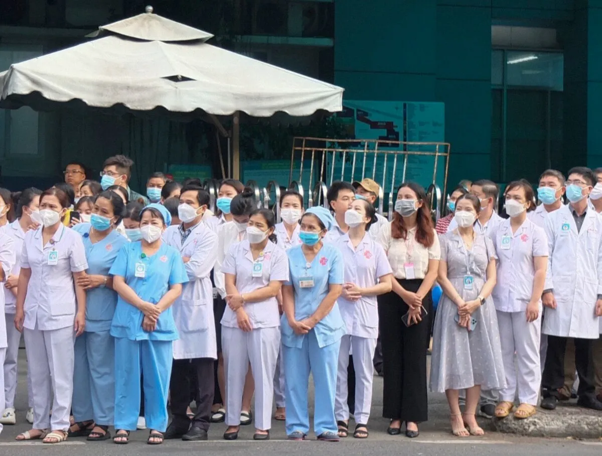 mot-bac-si-5-gio-sang-deu-dan-den-benh-vien-da-qua-doi-o-tuoi-92-hang-dai-y-bac-si-xep-hang-tien-biet-3