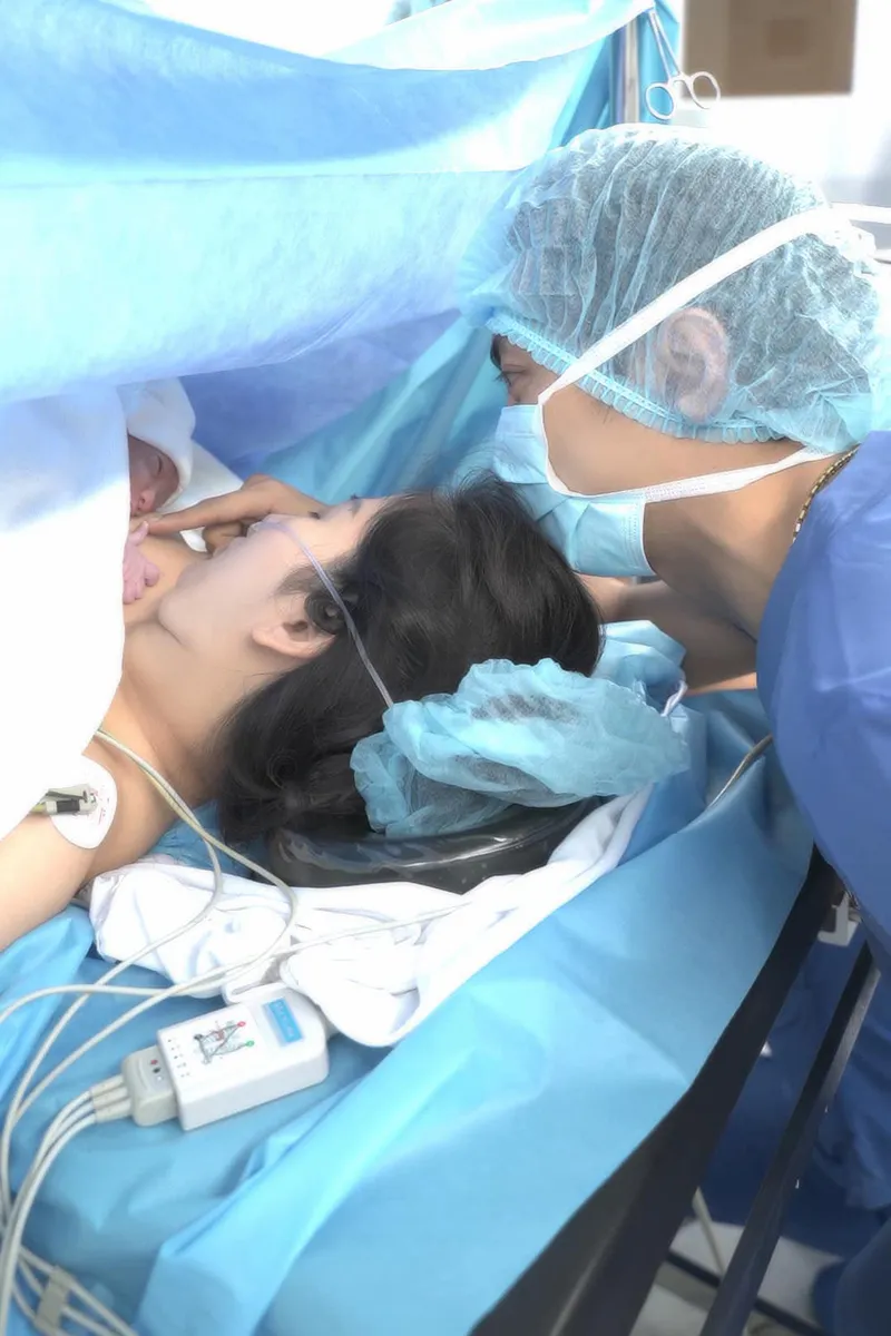 khanh-thi-sinh-con-thu-3-em-be-nang-2-3-kg-