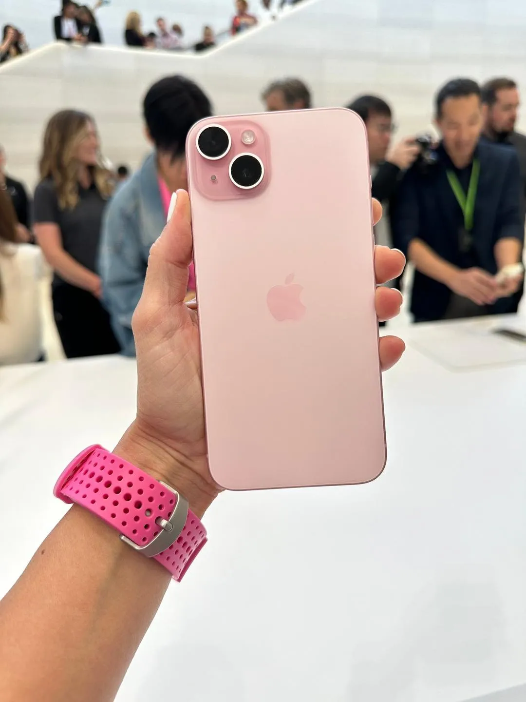 iphone-15-chinh-thuc-ra-mat-voi-bang-mau-pastel-cuc-me-gia-cao-nhat-chi-47-trieu-5
