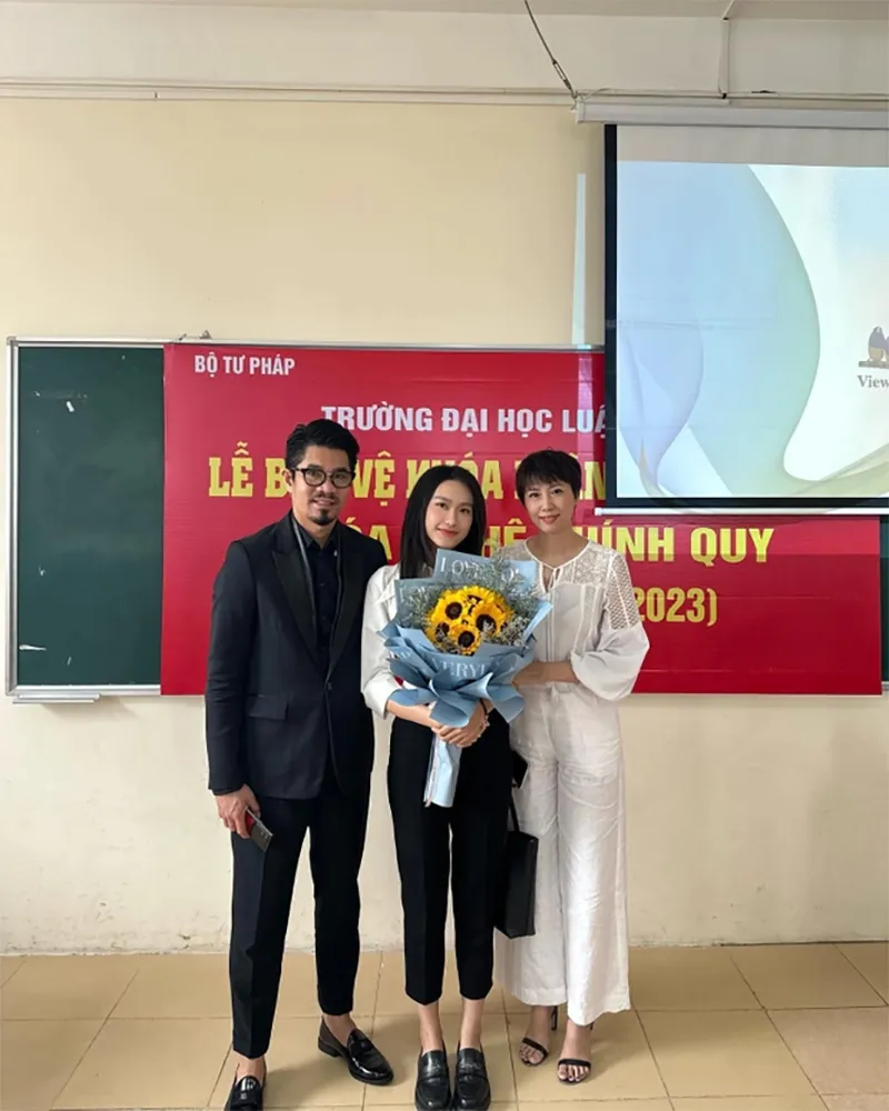 gia-the-khung-cua-vo-sap-cuoi-doan-van-hau-3