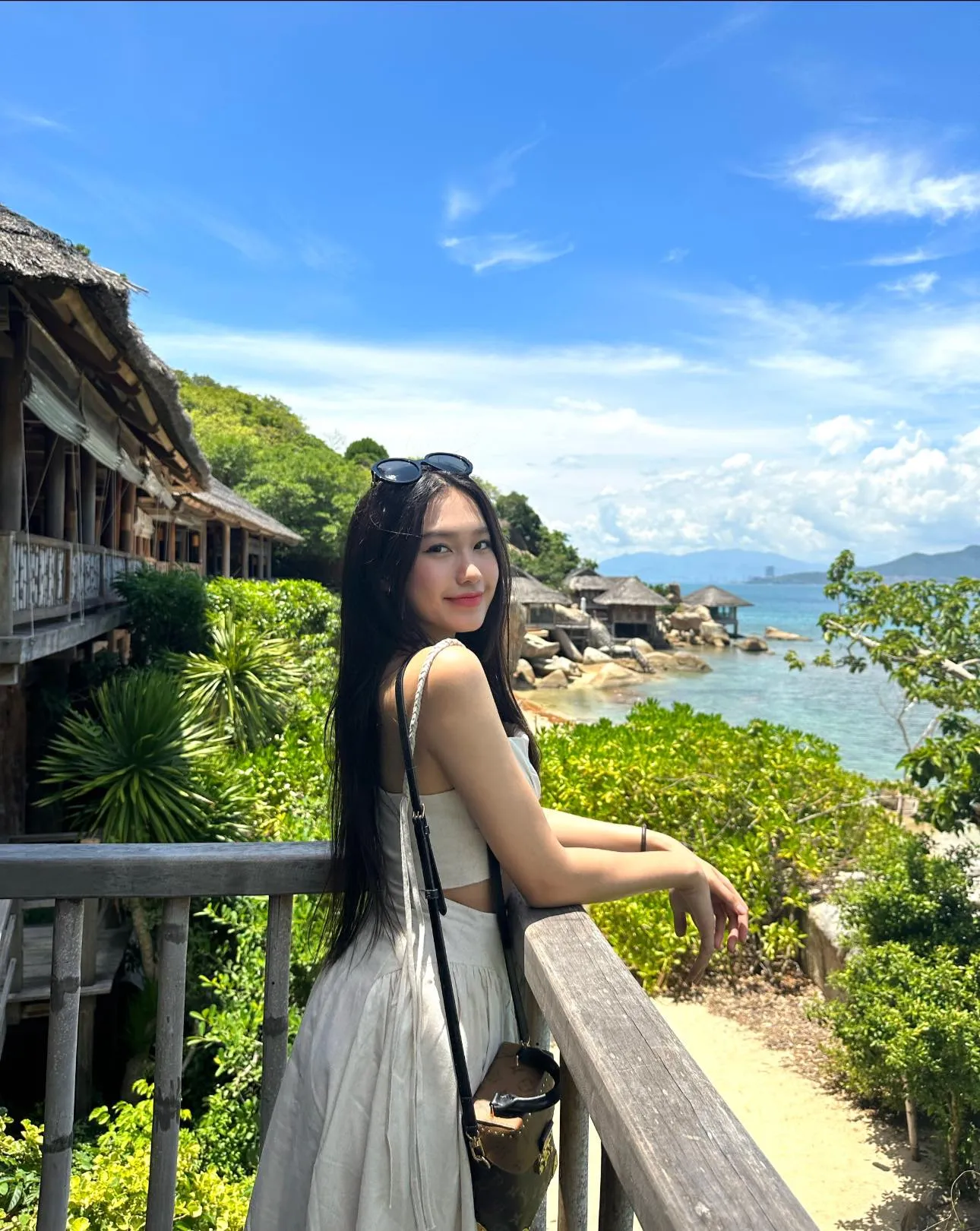 gia-the-khung-cua-vo-sap-cuoi-doan-van-hau-5