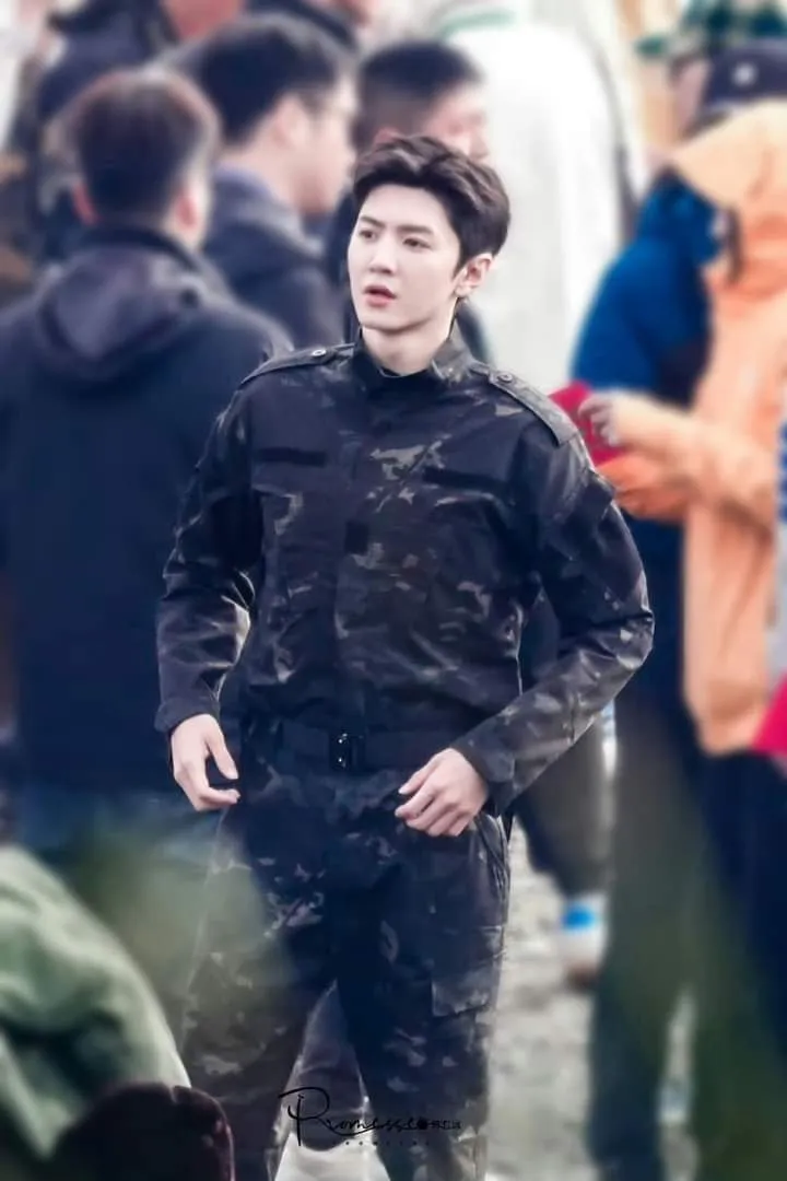 ban-trai-trieu-lo-tu-khien-fan-that-vong-khi-dong-phim-nguoi-linh-mac-chung-1-loi-nhieu-sao-nam-thuong-bi-2