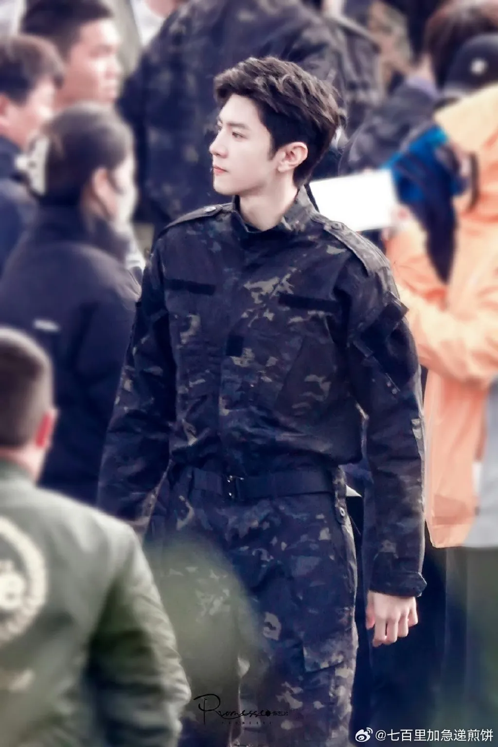 ban-trai-trieu-lo-tu-khien-fan-that-vong-khi-dong-phim-nguoi-linh-mac-chung-1-loi-nhieu-sao-nam-thuong-bi-4