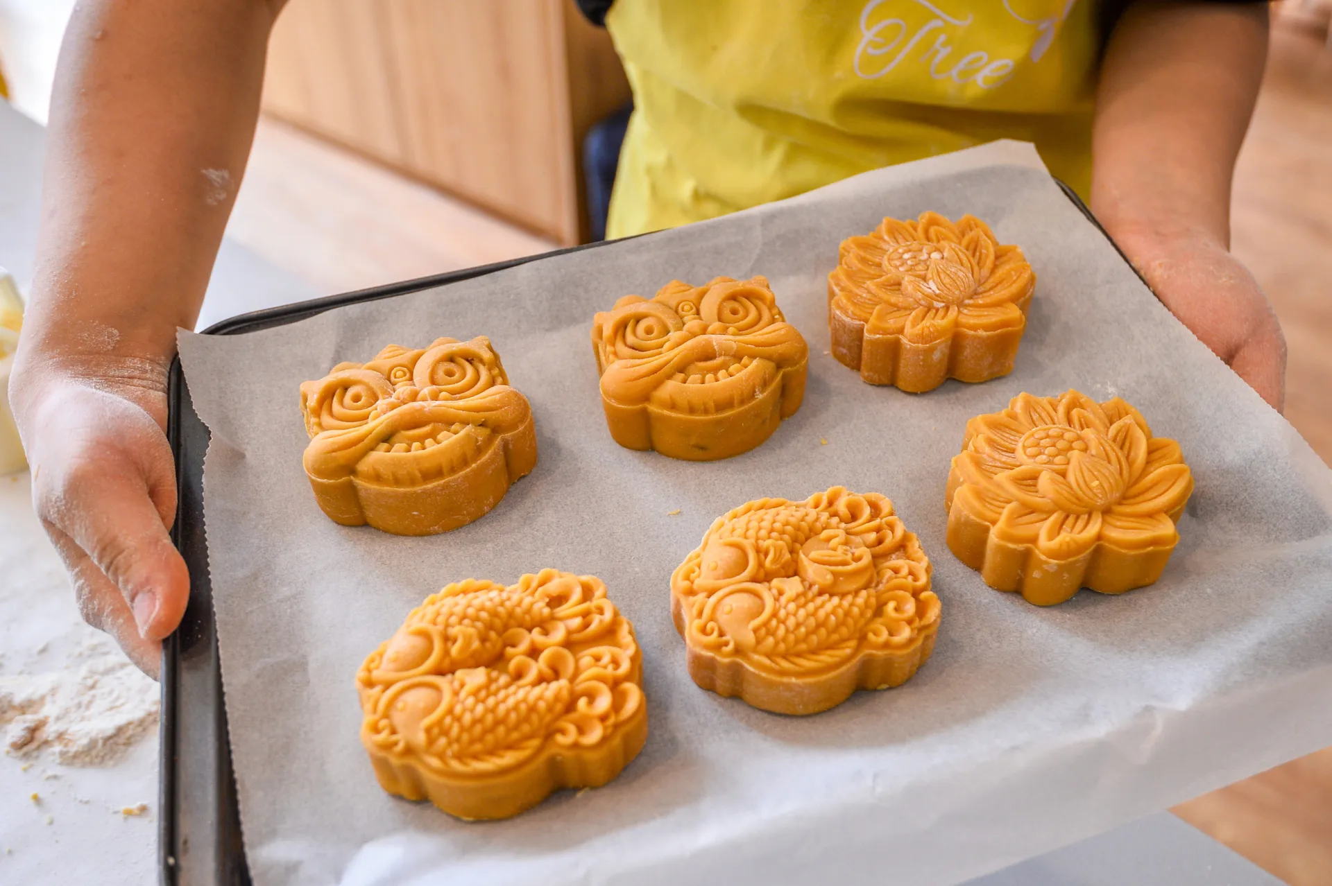 bo-tien-mua-banh-trung-thu-80k-cai-khach-hang-than-qua-dat-3