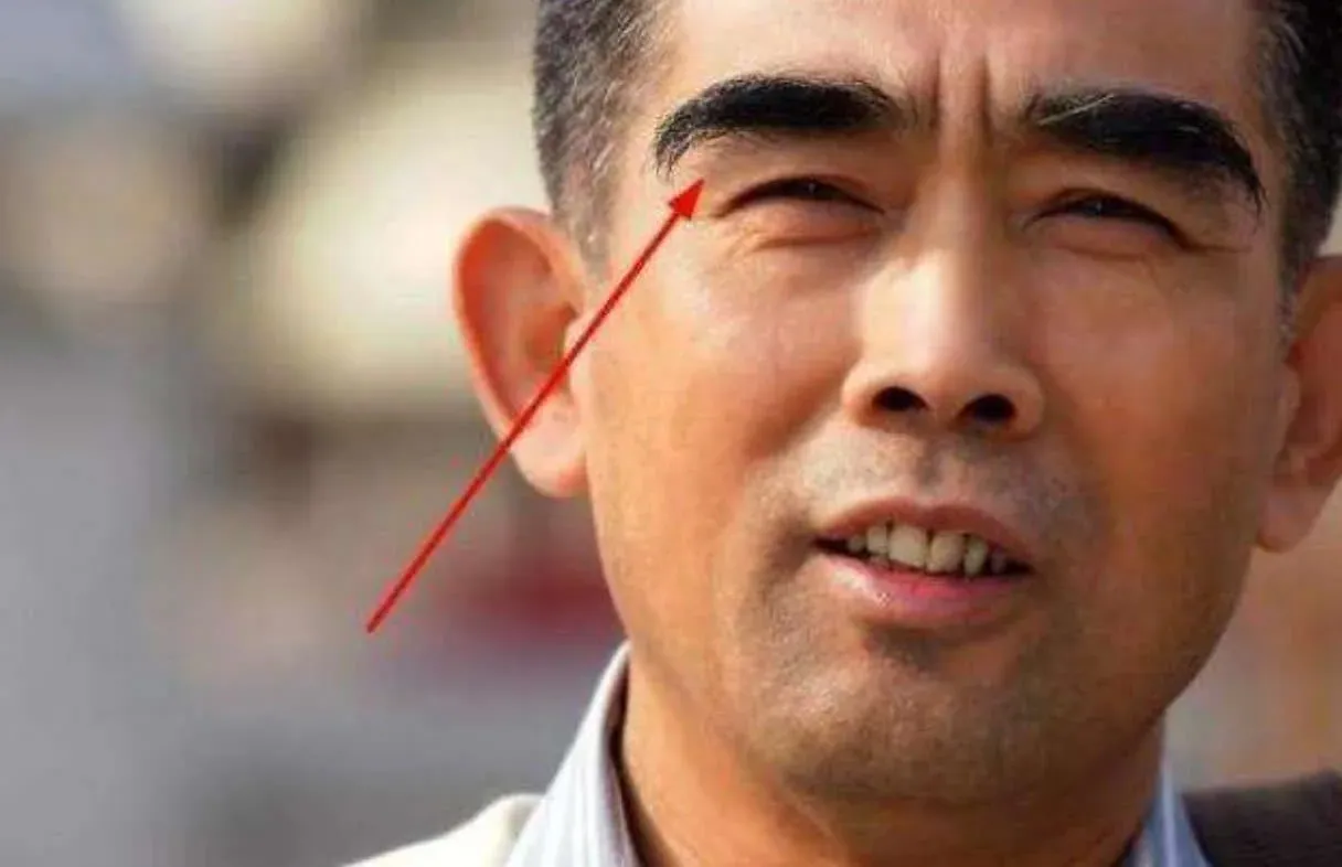 long-may-moc-dai-o-tuoi-60-tuong-la-dau-hieu-truong-tho-nhung-su-that-khong-phai-2