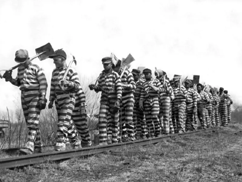 vi-sao-quan-ao-tu-nhan-co-soc-den-trang-ma-khong-phai-mau-khac-2