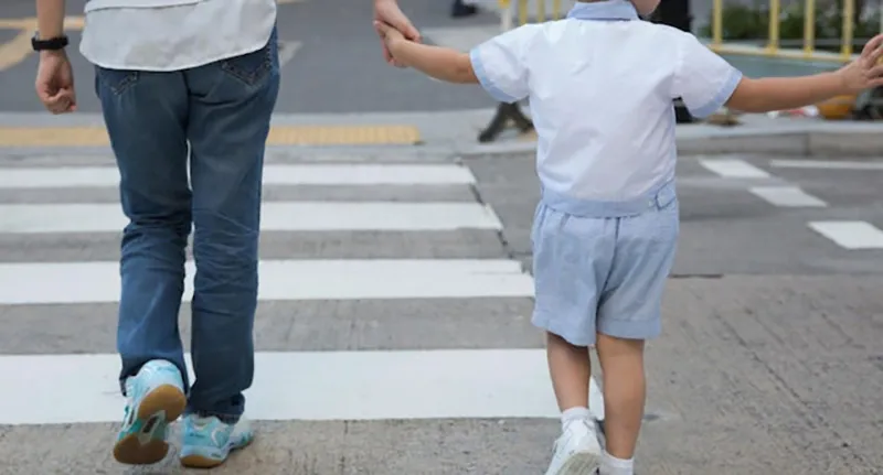 chieu-bat-coc-tre-em-pho-bien-gan-day-chi-can-nghe-thay-1-cau-noi-nay-thi-phai-tranh-xa-lap-tuc-1