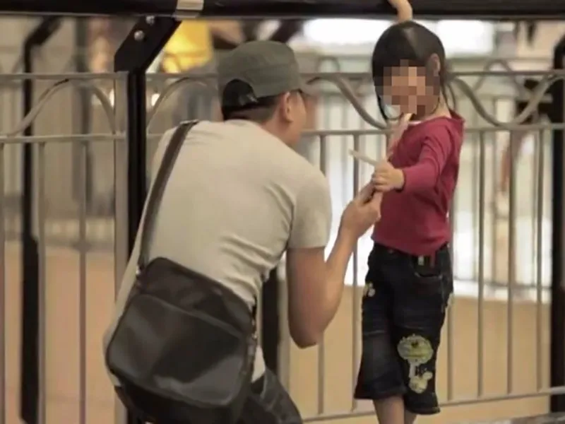 chieu-bat-coc-tre-em-pho-bien-gan-day-chi-can-nghe-thay-1-cau-noi-nay-thi-phai-tranh-xa-lap-tuc-3