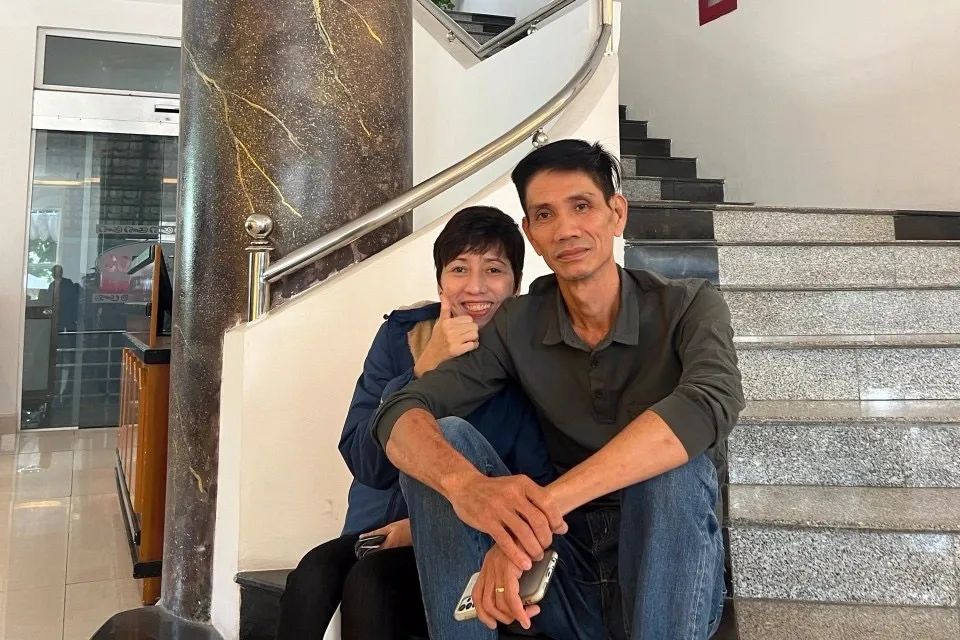 hy-huu-mot-phu-nu-ket-hon-voi-nguoi-dan-ong-nhiem-hiv-bang-long-song-chung-trong-trai-cai-nghien-1