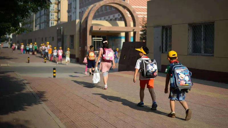 be-trai-10-tuoi-o-hai-duong-bi-ong-dot-100-vet-khong-qua-khoi-3