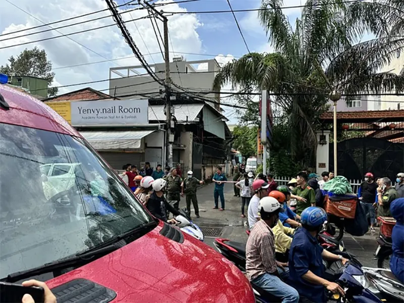 can-nha-4-tang-o-tphcm-bat-ngo-do-sap-gap-rut-tim-kiem-cac-nan-nhan-1