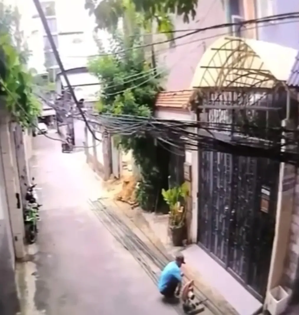 rung-minh-camera-ghi-lai-khoanh-khac-can-nha-4-tang-o-tphcm-do-sap-nguyen-nhan-ban-dau-la-gi-5