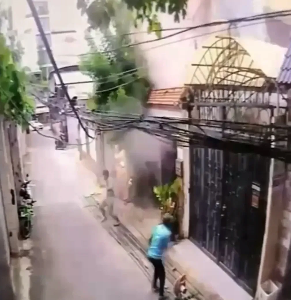 rung-minh-camera-ghi-lai-khoanh-khac-can-nha-4-tang-o-tphcm-do-sap-nguyen-nhan-ban-dau-la-gi-6