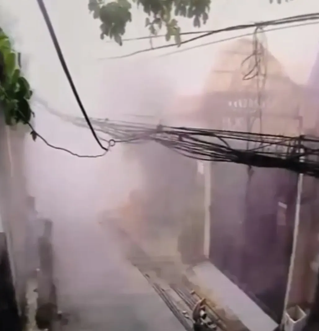 rung-minh-camera-ghi-lai-khoanh-khac-can-nha-4-tang-o-tphcm-do-sap-nguyen-nhan-ban-dau-la-gi-7