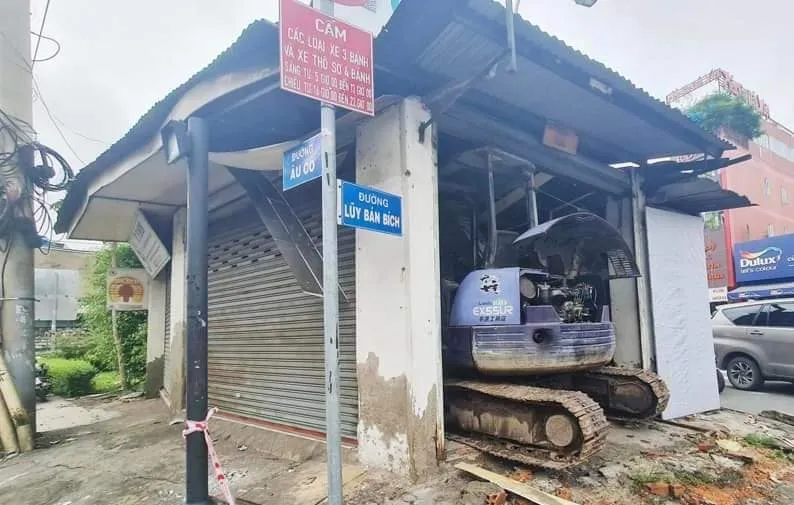 vi-sao-can-nha-4-mat-tien-nam-sung-sung-giua-trung-tam-tphcm-suot-10-nam-nay-da-bi-thao-do-4