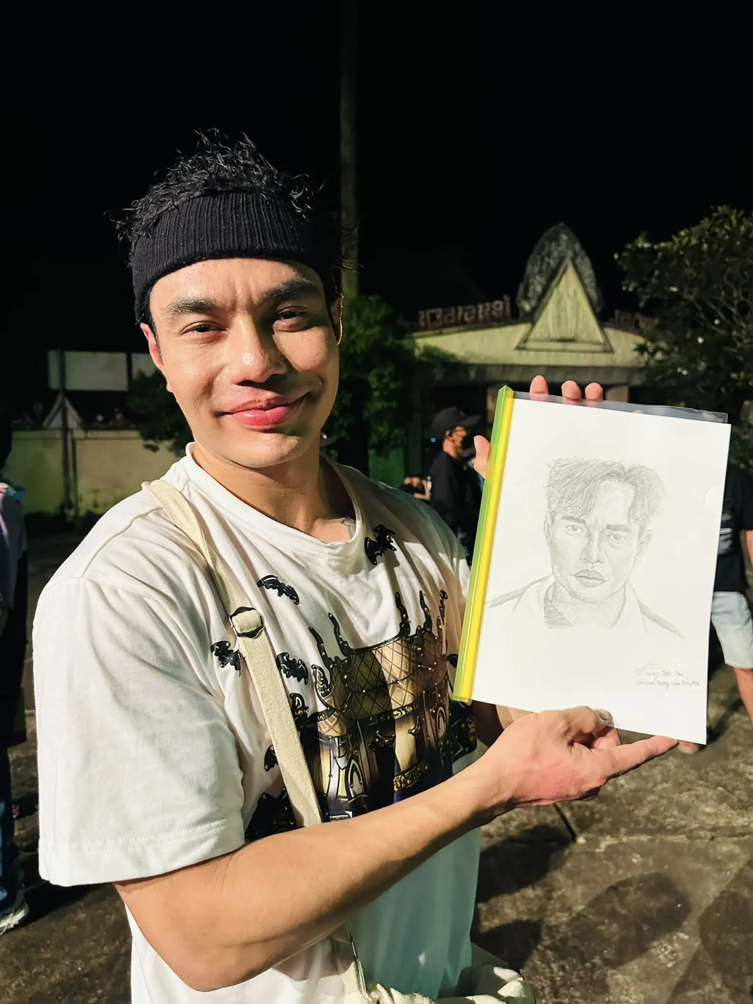 le-duong-bao-lam-gay-tranh-cai-khi-nho-nguoi-cong-minh-do-so-uot-giay-8