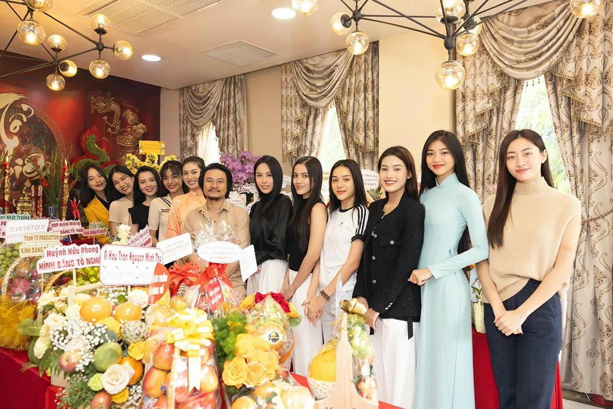 hoa-hau-y-nhi-co-dong-thai-moi-trong-ngay-gio-to-sau-2-thang-dang-quang-vuong-lum-xum-2